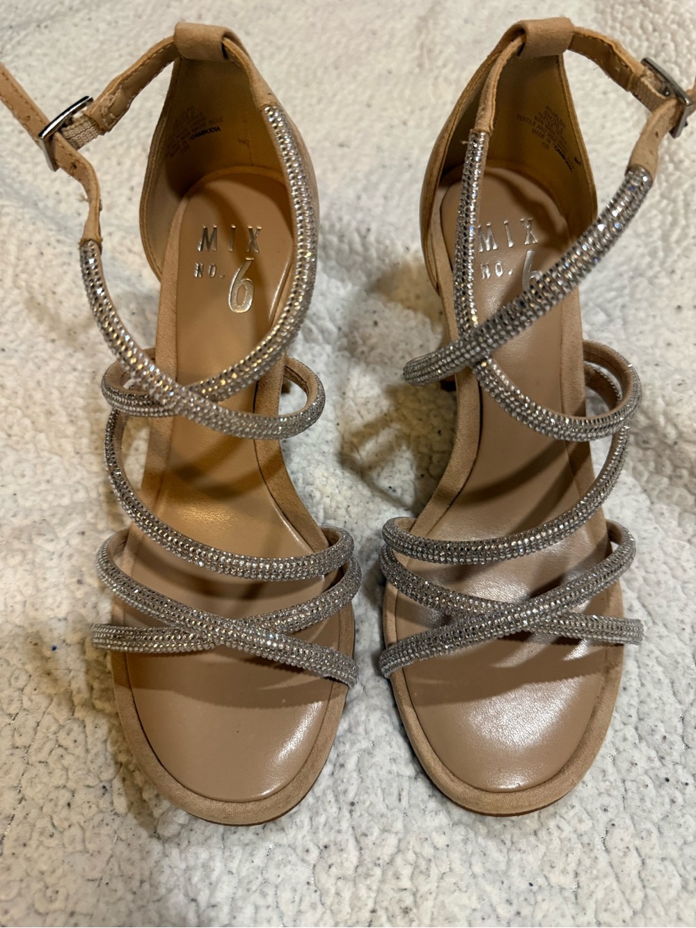Strappy shoes with sparkle